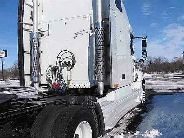 2005 FREIGHTLINER CL12064ST-COLUMBIA 120 Altoona Iowa Photo #0087056A