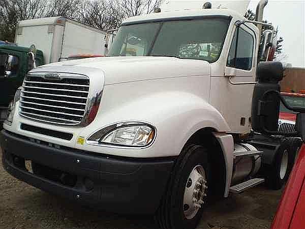 2004 FREIGHTLINER CL12064ST-COLUMBIA 120 Farmingdale New York Photo #0087076A