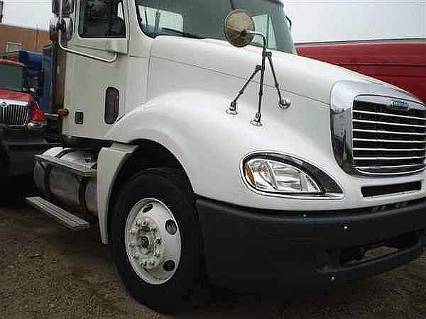 2004 FREIGHTLINER CL12064ST-COLUMBIA 120 Farmingdale New York Photo #0087076A