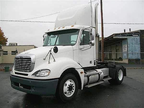 2005 FREIGHTLINER CL12064ST-COLUMBIA 120 Springfield Massachusetts Photo #0087097A