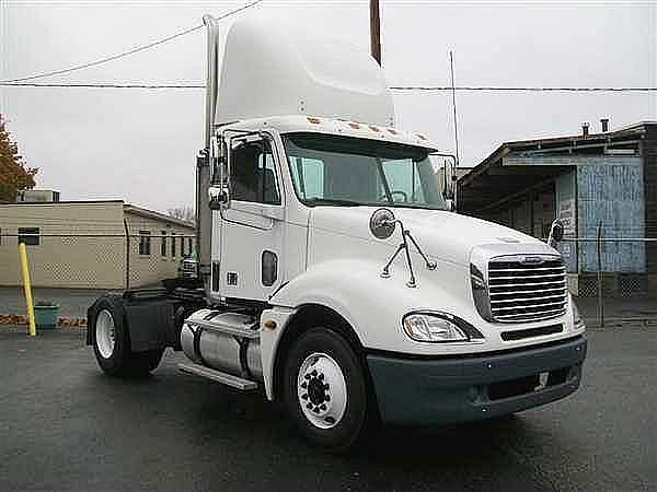 2005 FREIGHTLINER CL12064ST-COLUMBIA 120 Springfield Massachusetts Photo #0087097A