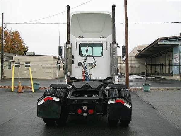 2005 FREIGHTLINER CL12064ST-COLUMBIA 120 Springfield Massachusetts Photo #0087097A