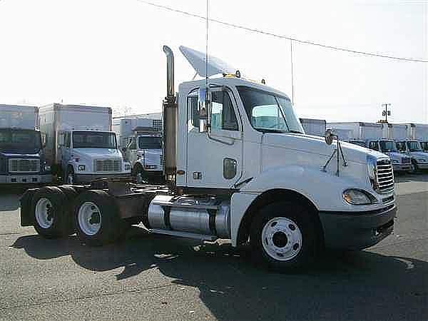 2004 FREIGHTLINER CL12064ST-COLUMBIA 120 Springfield Massachusetts Photo #0087117A