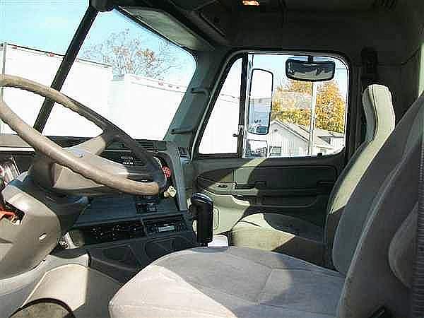 2004 FREIGHTLINER CL12064ST-COLUMBIA 120 Springfield Massachusetts Photo #0087117A