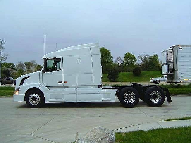 2006 VOLVO VNL64T630 Bolingbrook Illinois Photo #0087267A