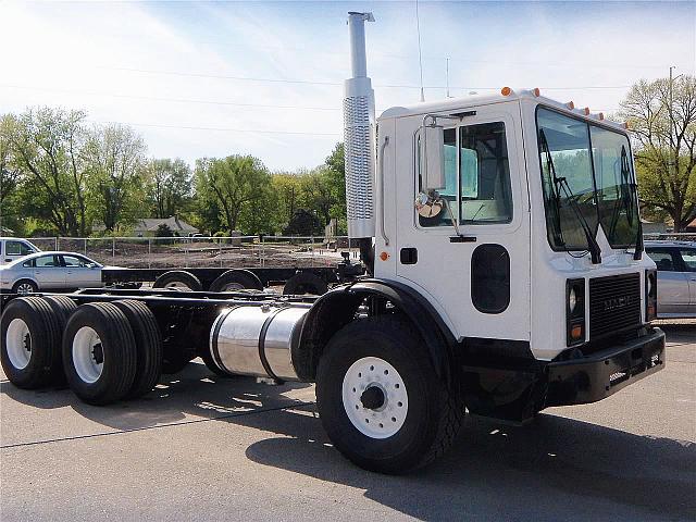 2004 MACK MR688S Kansas City Kansas Photo #0087310A