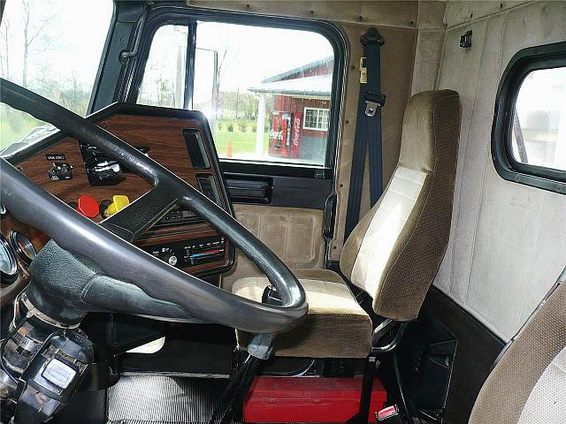 1995 FREIGHTLINER FLD12064 Jones Michigan Photo #0087578A