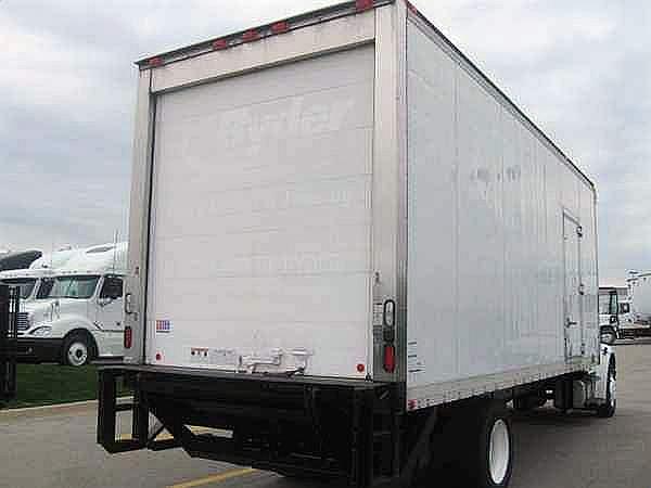 2005 FREIGHTLINER BUSINESS CLASS M2 106 Bolingbrook Illinois Photo #0087619A