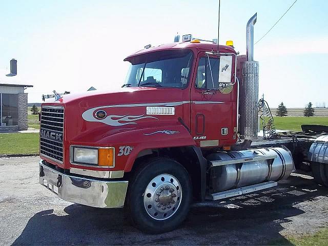 1996 MACK CH613 London Ohio Photo #0087625A