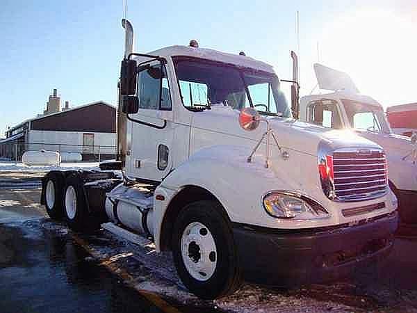 2005 FREIGHTLINER CL12064ST-COLUMBIA 120 Wayland Michigan Photo #0087857A