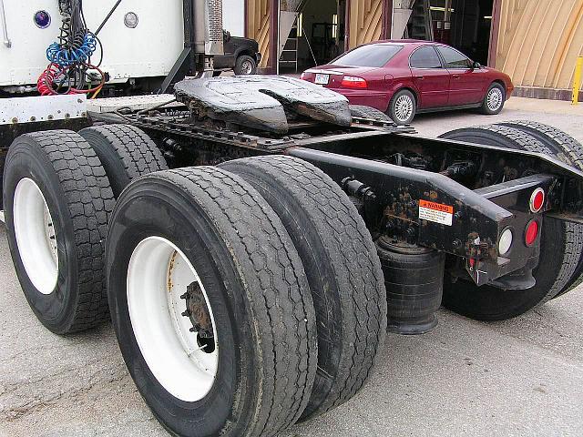 2000 FREIGHTLINER FLD12064 Omaha Nebraska Photo #0088080A