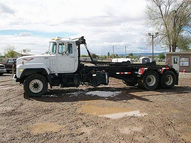 2001 MACK RD688S mi Photo #0088171D