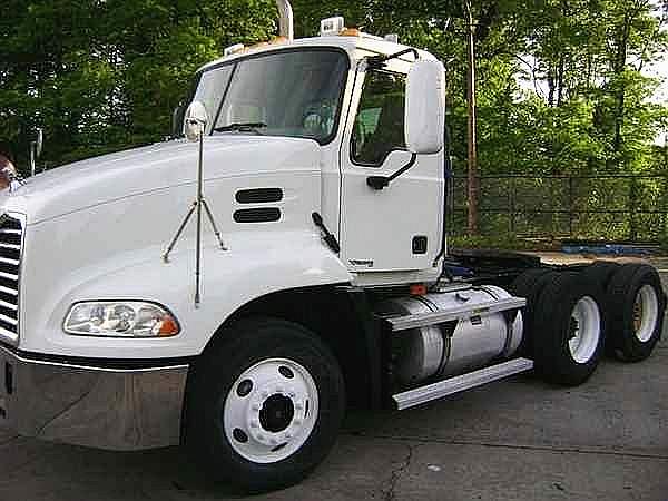 2004 MACK CH613 Moonachie New Jersey Photo #0088386A