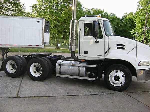 2004 MACK CH613 Moonachie New Jersey Photo #0088386A