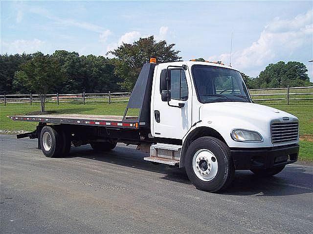 2005 FREIGHTLINER BUSINESS CLASS M2 106 Chatham Virginia Photo #0088408A