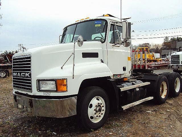 2001 MACK CH613 Seabrook New Hampshire Photo #0088865H