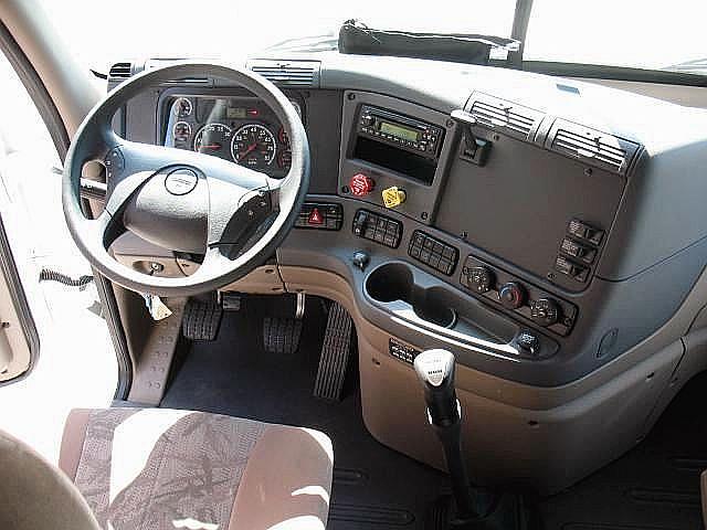 2011 FREIGHTLINER CA12564SLP - CASCADIA Chattanooga Tennessee Photo #0088958A