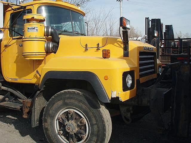 1999 MACK RD690P HOLLAND Michigan Photo #0089133A