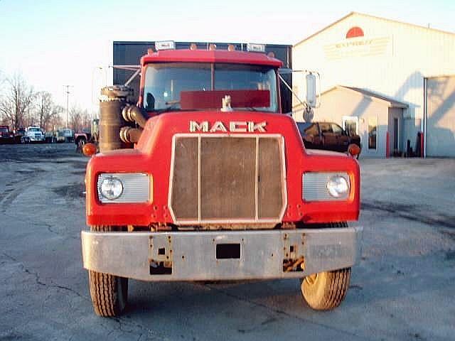 1975 MACK RD690ST HOLLAND Michigan Photo #0089392A