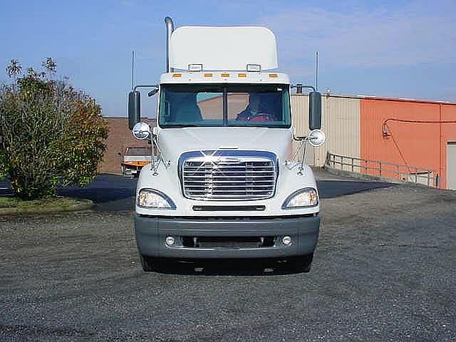 2005 FREIGHTLINER CL12064ST-COLUMBIA 120 Portland Oregon Photo #0089644A