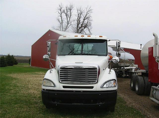 2004 FREIGHTLINER CL12064ST-COLUMBIA 120 Blue Earth Minnesota Photo #0089920C