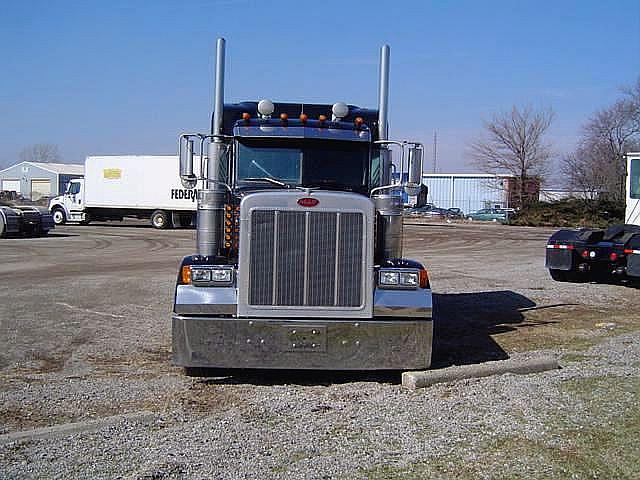 2005 PETERBILT 379 Waukesha Wisconsin Photo #0089925A