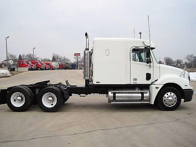 2005 FREIGHTLINER CL12064ST-COLUMBIA 120 Madison Wisconsin Photo #0090006A