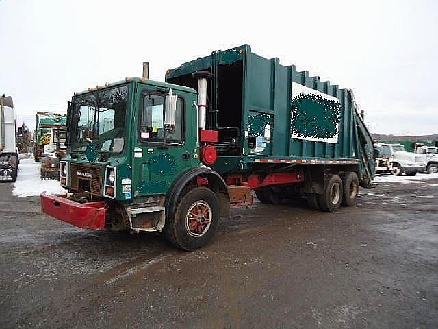 1999 MACK MR690S Coopersburg Pennsylvania Photo #0090102A