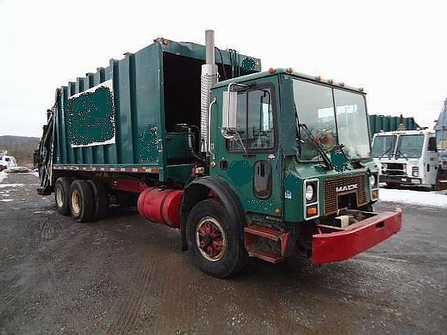 1999 MACK MR690S Coopersburg Pennsylvania Photo #0090102A