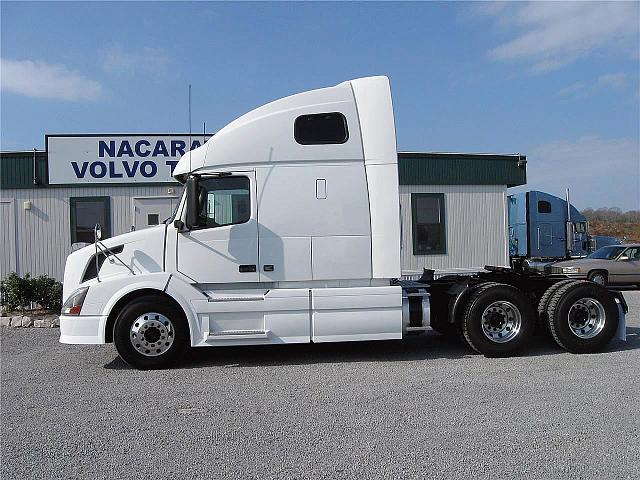 2008 VOLVO VNL64T670 Nashville Tennessee Photo #0090248A