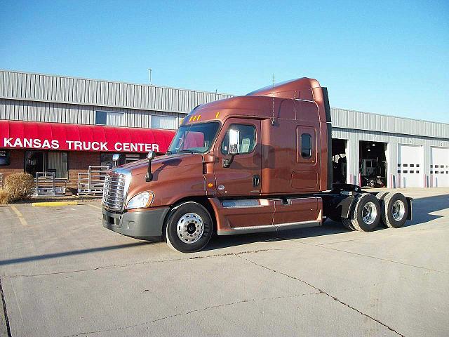 2011 FREIGHTLINER CA12564SLP - CASCADIA Salina Kansas Photo #0090358A