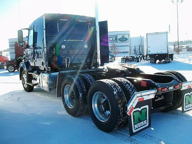 2011 VOLVO VNL64T430 Roseville Minnesota Photo #0090379A