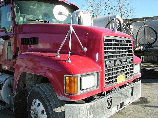 2004 MACK CH613 Brookyn New York Photo #0090391A