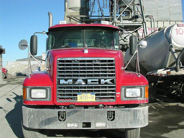 2004 MACK CH613 Brookyn New York Photo #0090391A