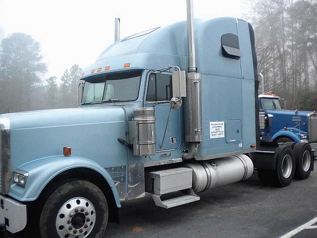 2005 FREIGHTLINER FLD13264T-CLASSIC XL Atlanta Georgia Photo #0090452A