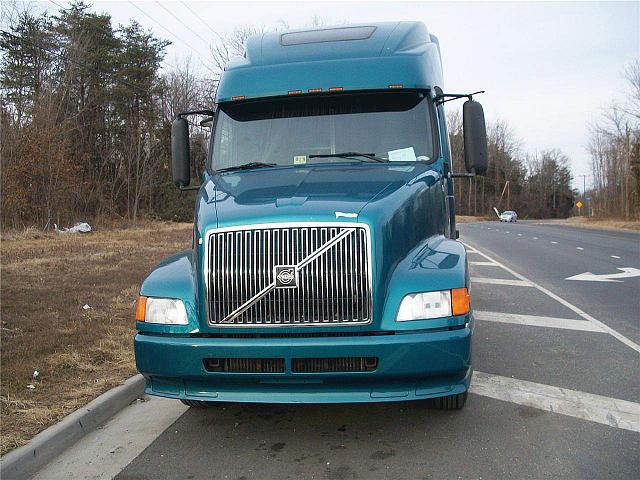 2001 VOLVO VNL64T770 Sterling Virginia Photo #0090599A