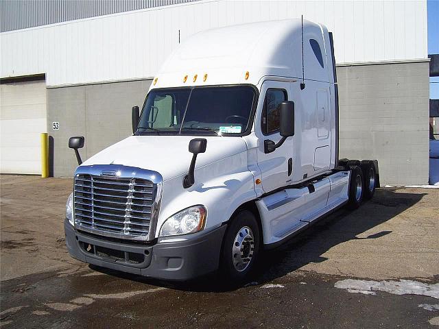 2010 FREIGHTLINER CA12564SLP - CASCADIA Grand Rapids Michigan Photo #0090922B