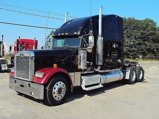 2005 FREIGHTLINER FLD13264T-CLASSIC XL Seabrook New Hampshire Photo #0091431A