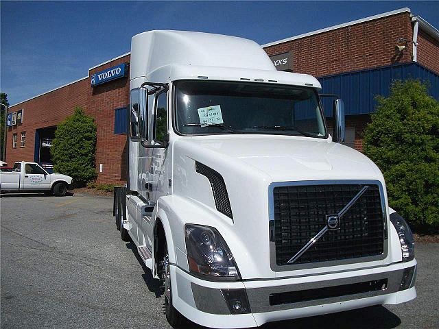 2011 VOLVO VNL64T630 Kernersville North Carolina Photo #0091530A