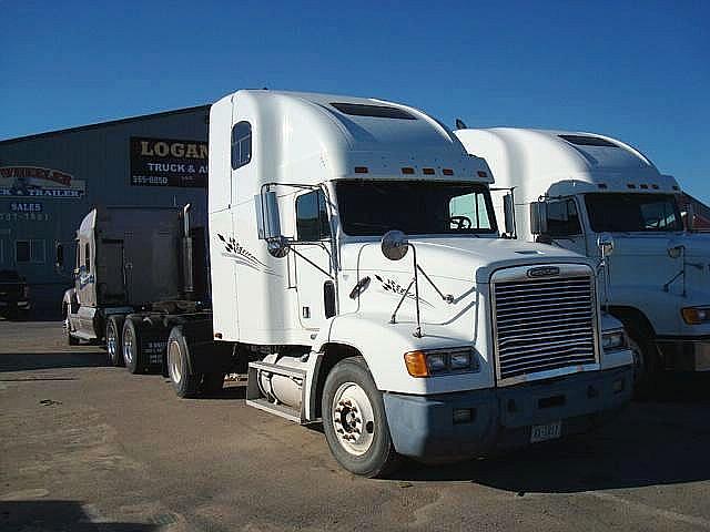 2000 FREIGHTLINER FLD11262 Rapid City South Dakota Photo #0091537A