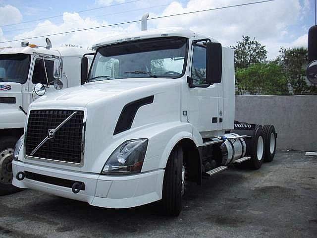 2011 VOLVO VNL64T300 Pompano Beach Florida Photo #0091743A