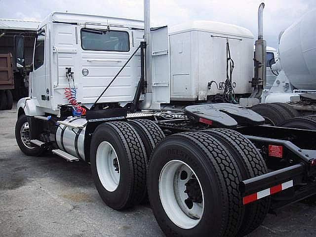 2011 VOLVO VNL64T300 Pompano Beach Florida Photo #0091743A