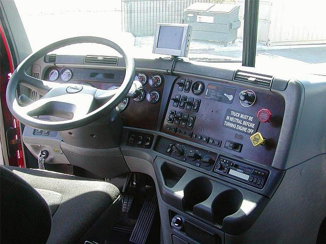 2005 FREIGHTLINER FLC12064ST Fontana California Photo #0091861A