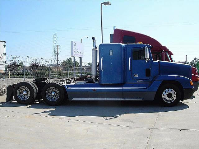 2000 FREIGHTLINER FLD12064ST Stockton California Photo #0092253A