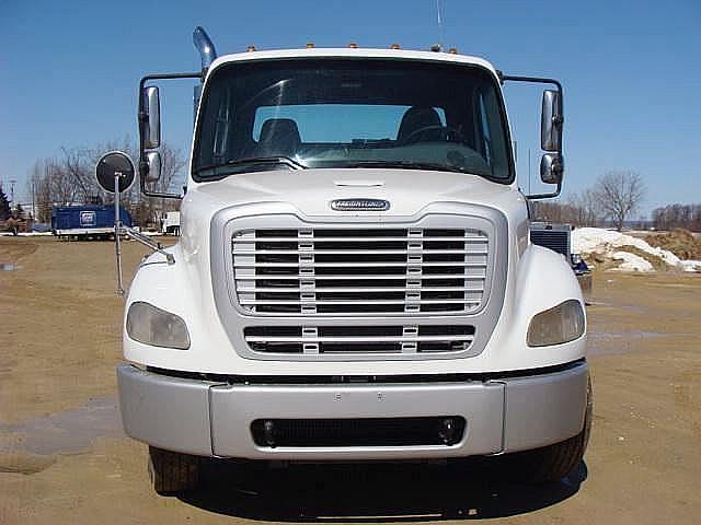 2004 FREIGHTLINER BUSINESS CLASS M2 112 Bonduel Wisconsin Photo #0092469A