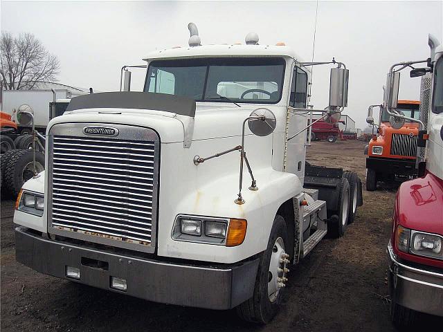 2003 FREIGHTLINER FLD12064 West Point Nebraska Photo #0092697A