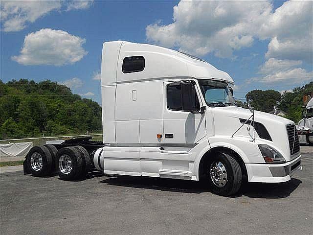 2006 VOLVO VNL64T670 Knoxville Tennessee Photo #0093033A