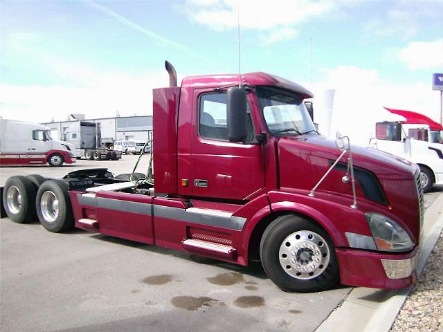 2005 VOLVO VNL64T300 Omaha Nebraska Photo #0093156A