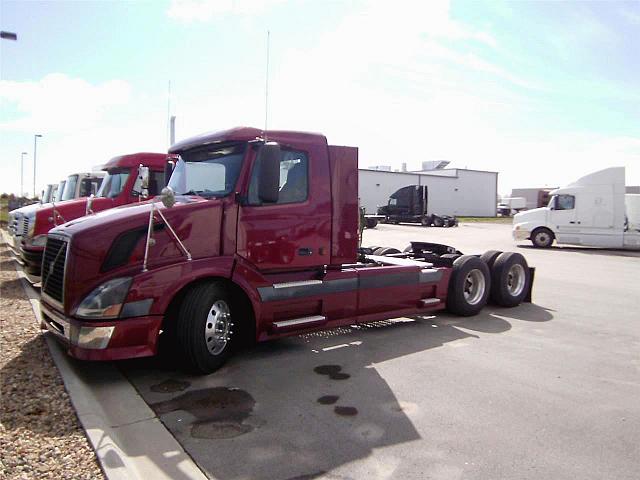 2005 VOLVO VNL64T300 Omaha Nebraska Photo #0093156A