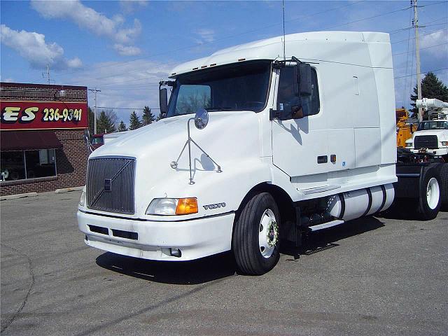 2003 VOLVO VNL64T630 Moorhead Minnesota Photo #0093333A